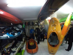 kayak_monkey_katarakt_opening_ kayaks